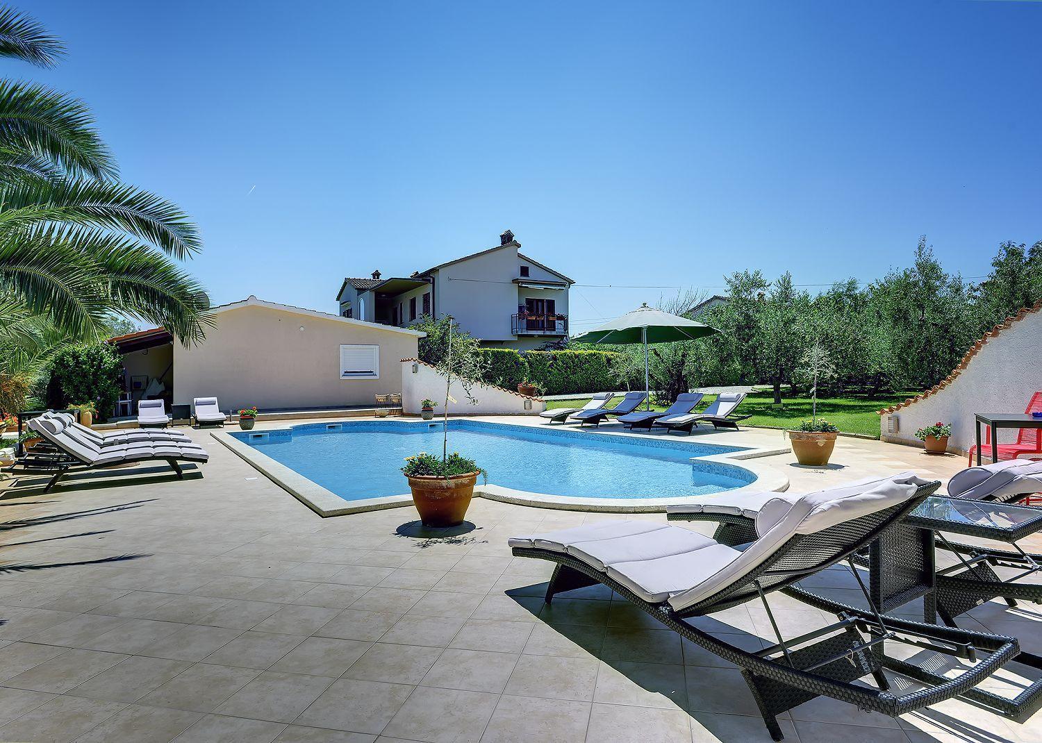 Strandnahe Oase: Mit Pool Und Komfort Apartman *